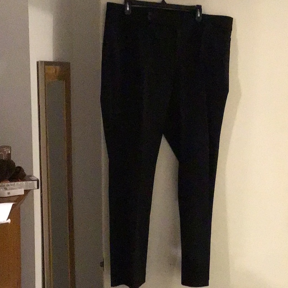 Women black pant.